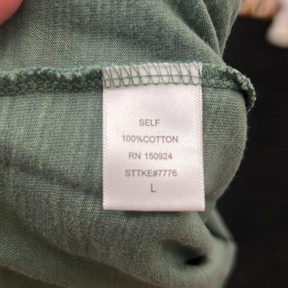 VNeck laced grommet t shirt - Picture 4 of 4